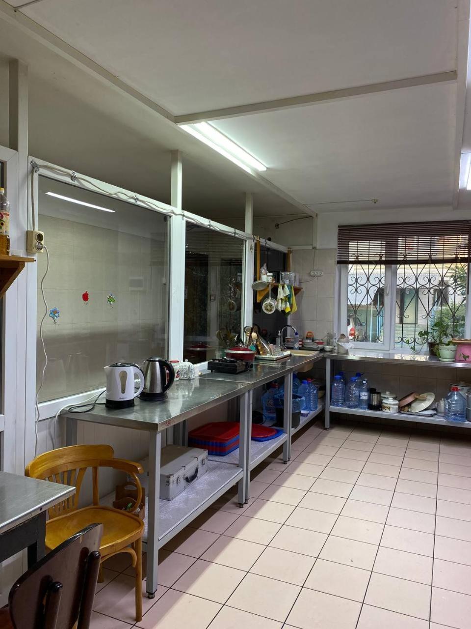 Mang'O Hostel Aqtau Buitenkant foto